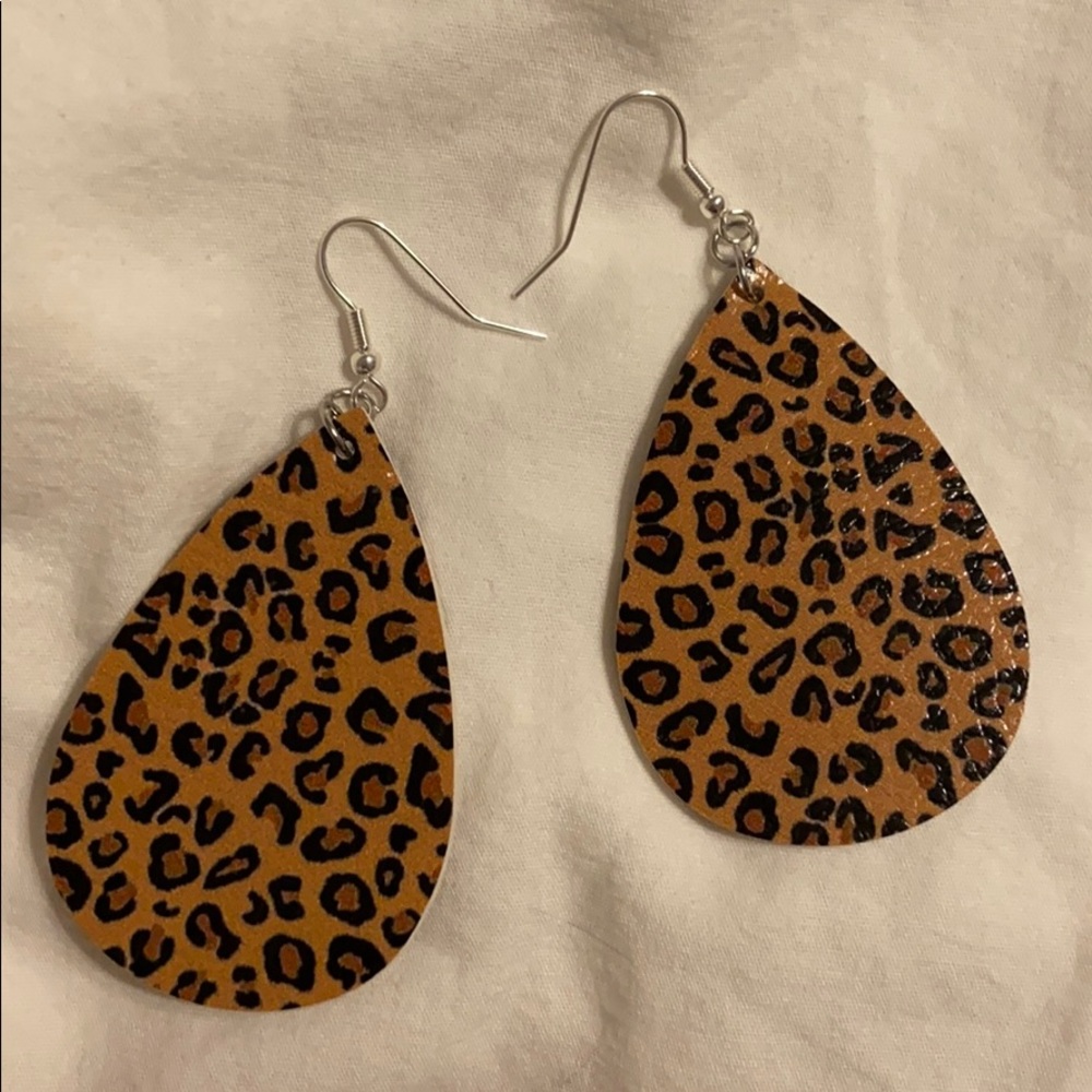 Animal print teardrop  earrings.